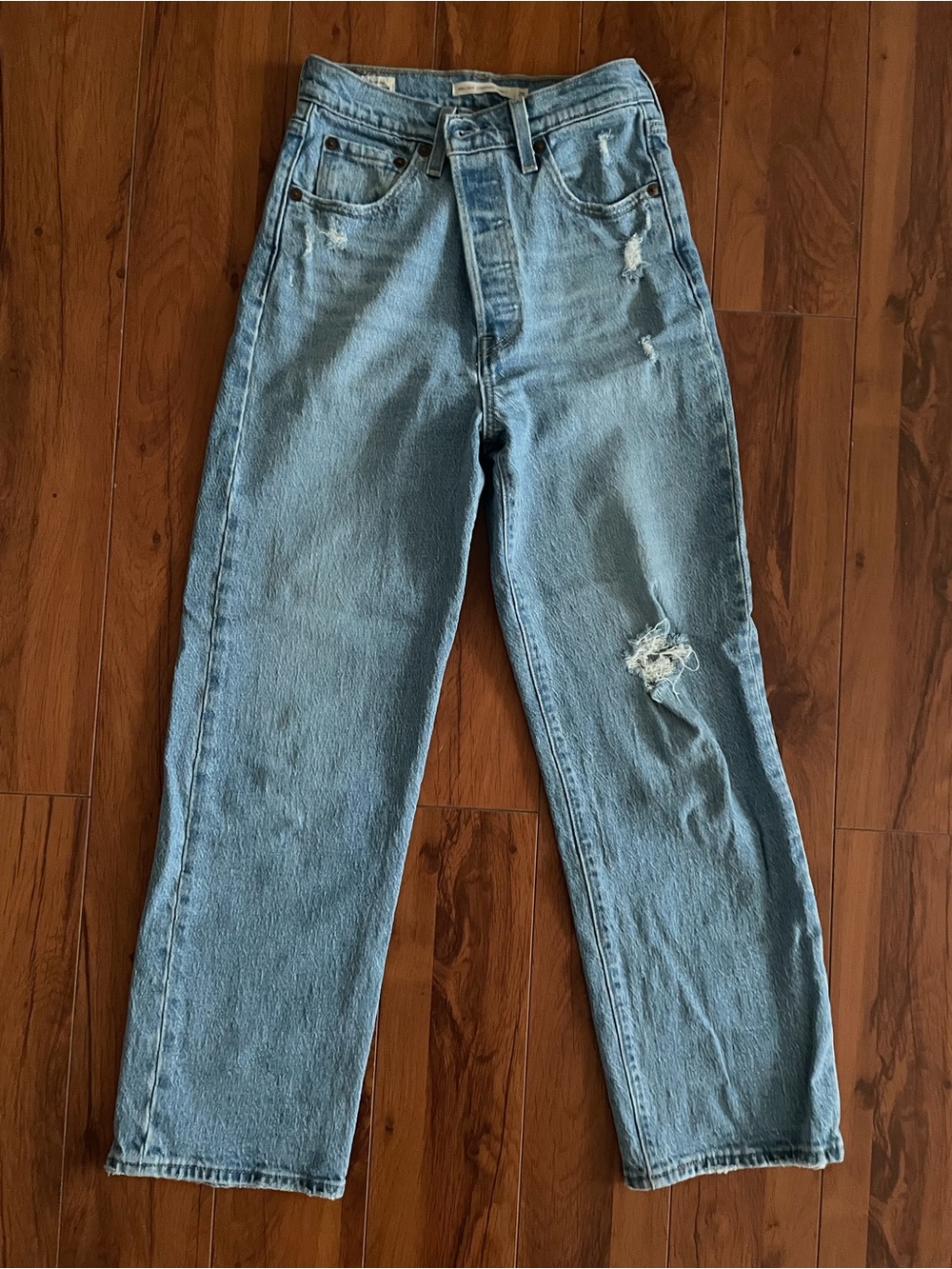 Levi’s Ribcage Straight Ankle High-Rise Distressed Women's Jeans